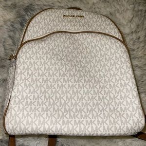 Michael Kors backpack medium, logo, Vanilla/cream Color NWT, Abbey Bag